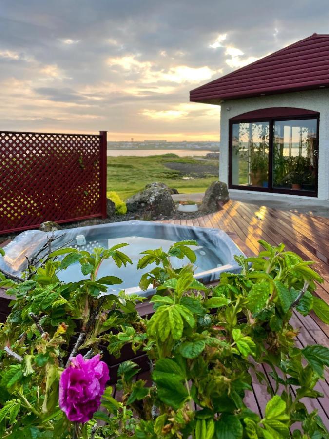 Alka - Cozy Room By The Sea With Private Hot Tub Njarthvik Exterior photo